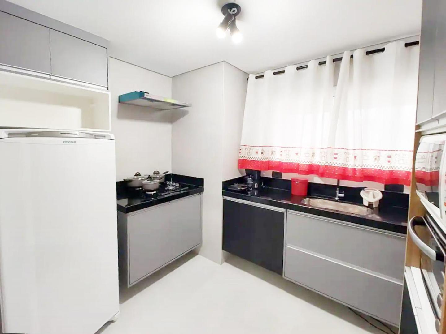 Apto Com Lazer Completo, Piscina, Ar, Mercadinho E Pet Friendly A 1 Min Da Praia برايا جراندي المظهر الخارجي الصورة